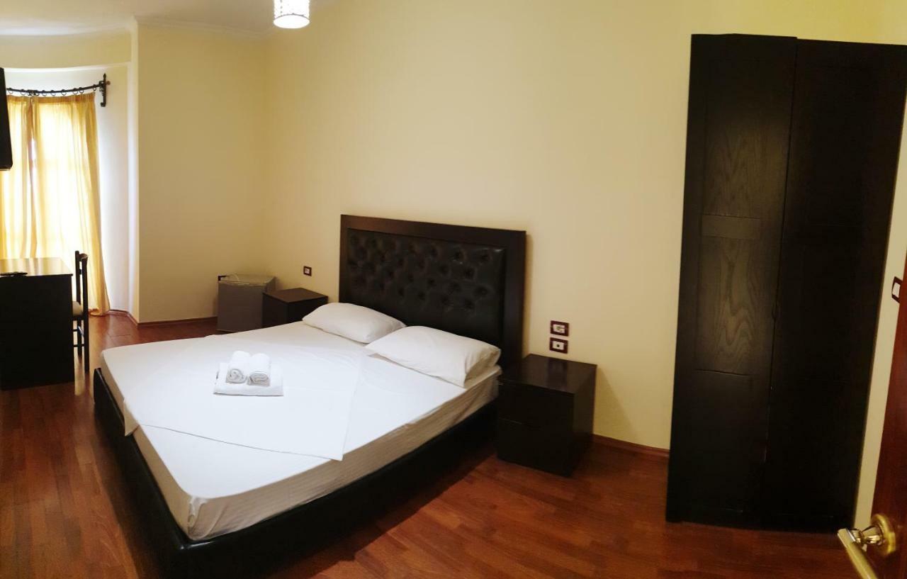 Guesthouse Central Sarande - 777 Екстер'єр фото