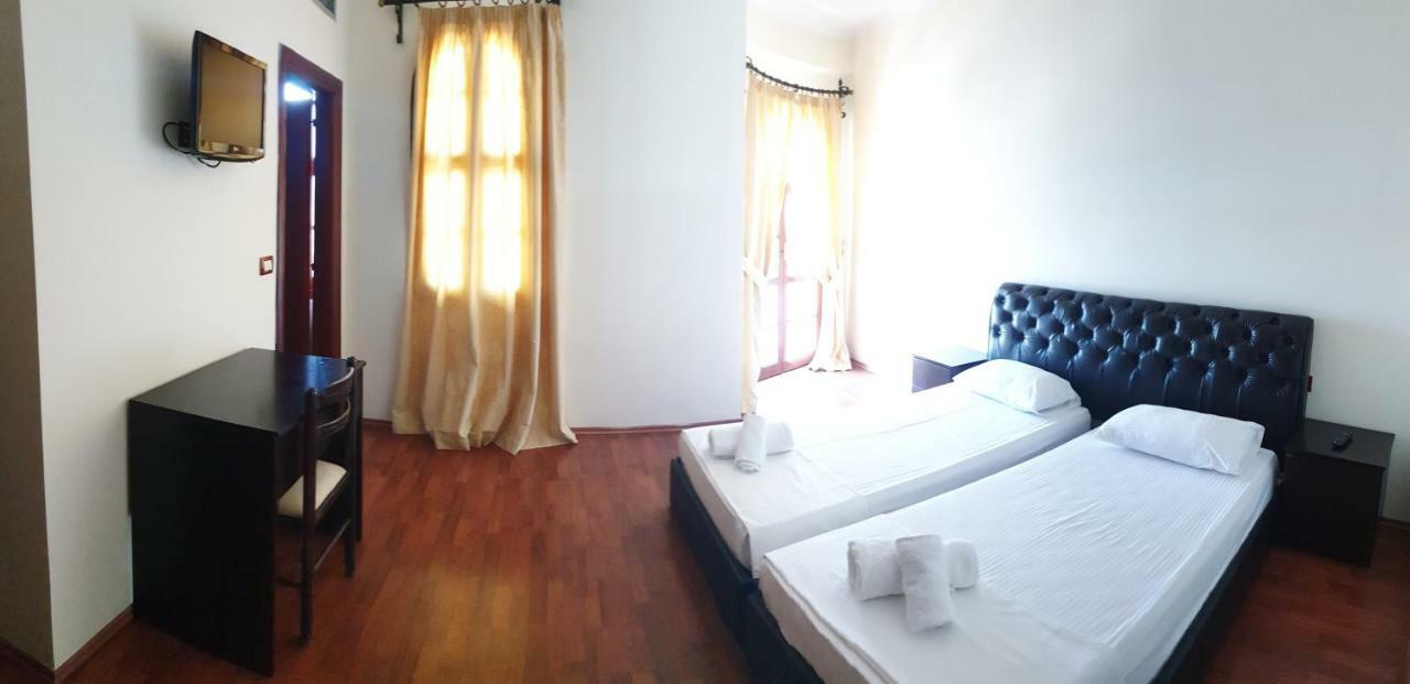 Guesthouse Central Sarande - 777 Екстер'єр фото